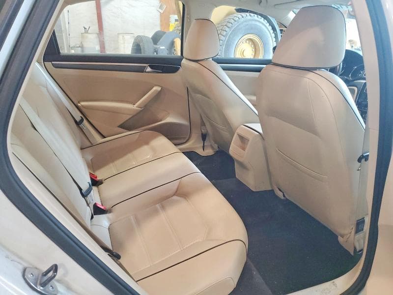 2018 VOLKSWAGEN PASSAT S 10