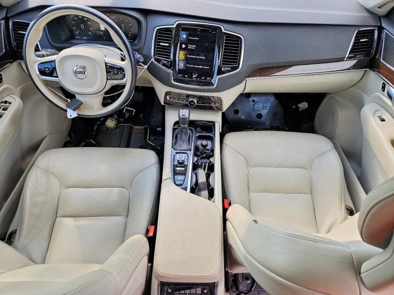 2017 VOLVO XC90 T6 8