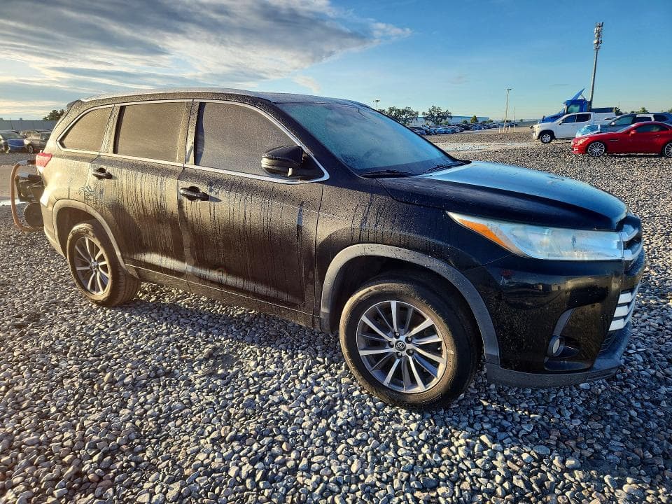 2018 TOYOTA HIGHLANDER XLE 4
