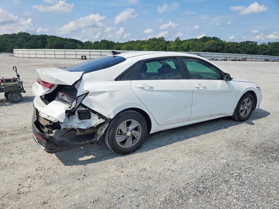 2024 HYUNDAI ELANTRA SE 3