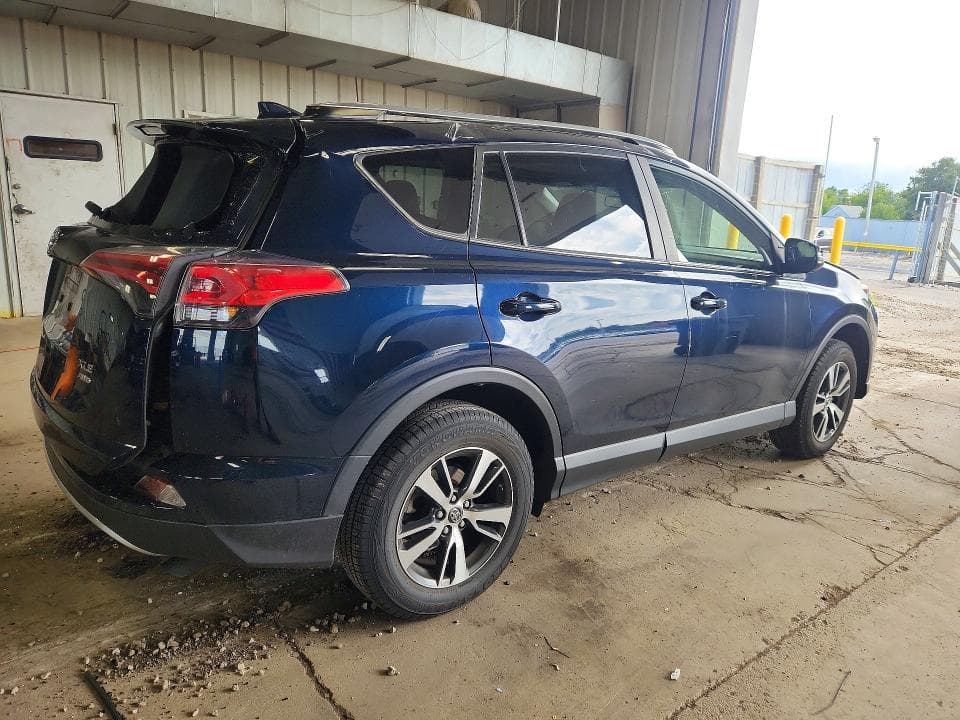 2018 TOYOTA RAV4 XLE 3