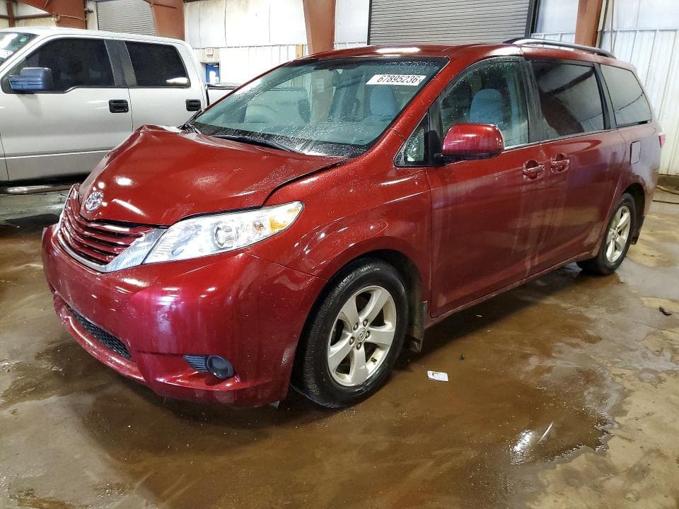 2017 TOYOTA SIENNA LE