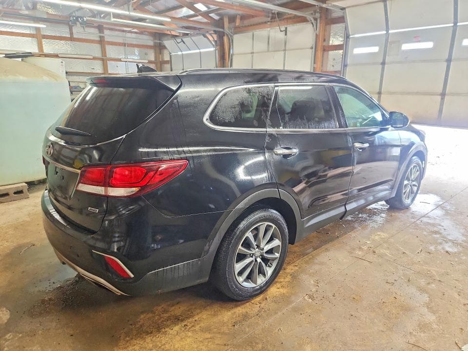 2017 HYUNDAI SANTA FE SE 3