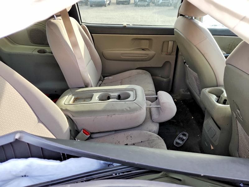 2017 KIA SEDONA LX 10