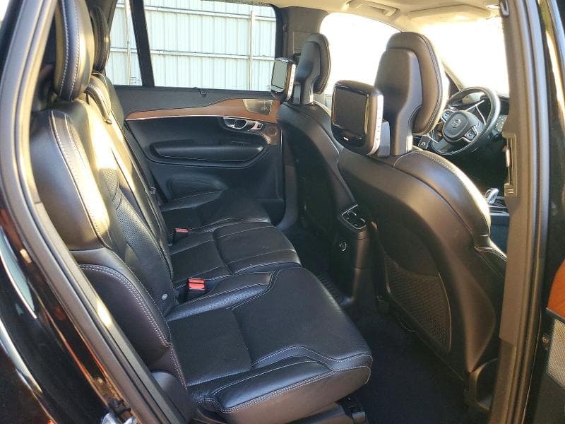 2017 VOLVO XC90 T8 11