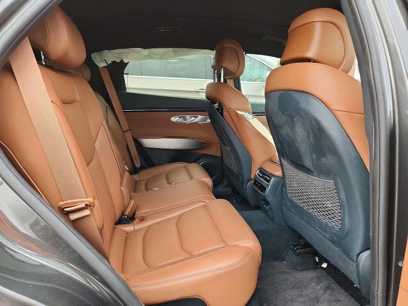 2026 GENESIS GV70 11