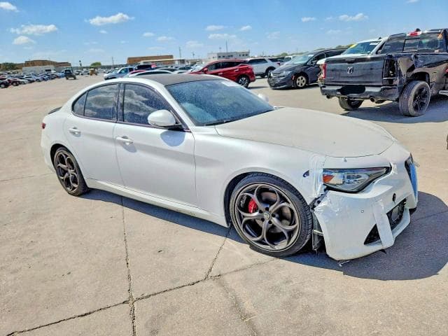 2017 ALFA ROMEO GIULIA TI 4