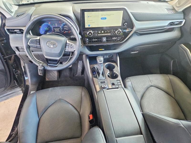 2025 TOYOTA HIGHLANDER 8