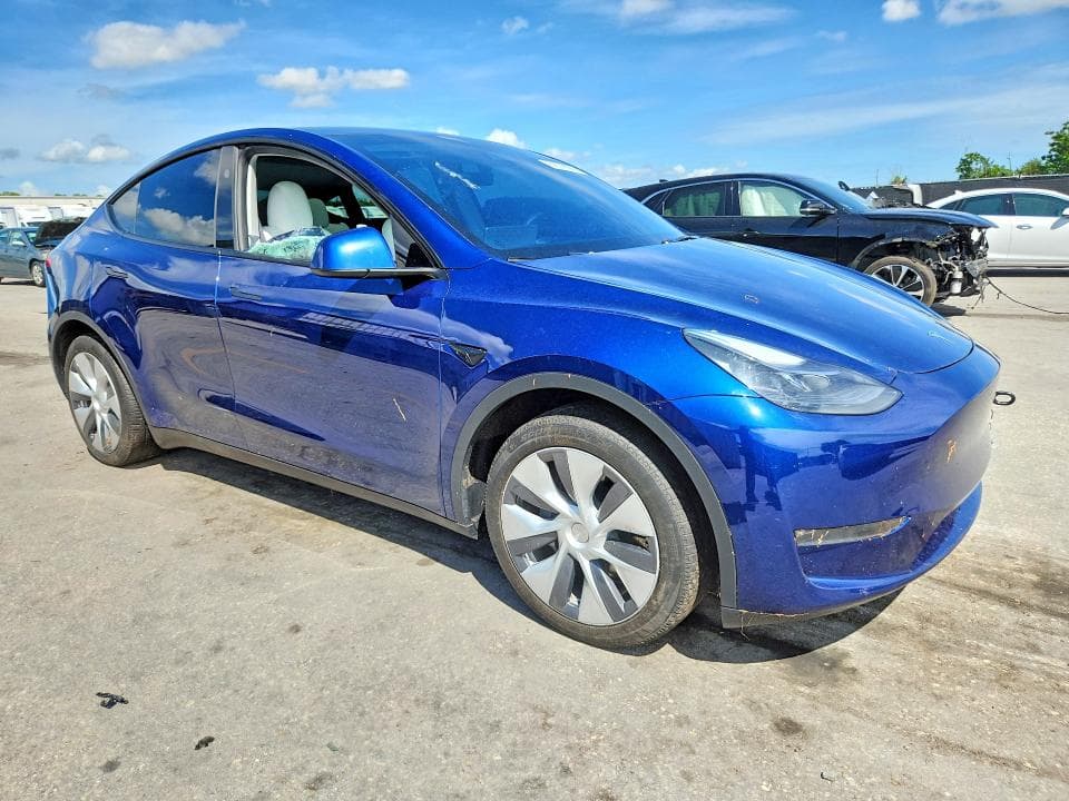 2024 TESLA MODEL Y 4