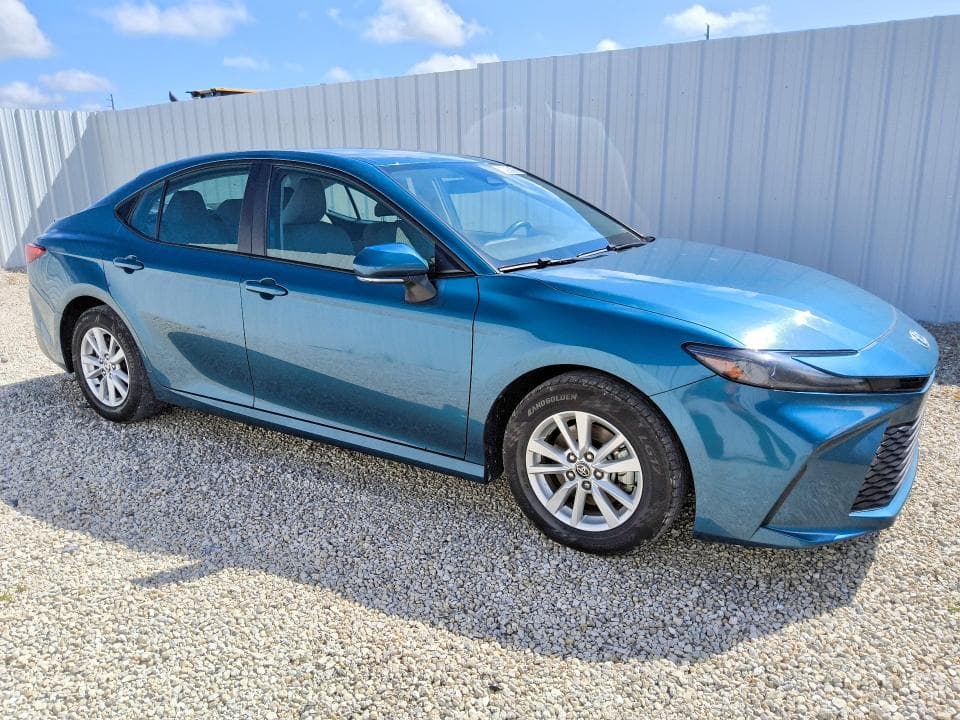 2025 TOYOTA CAMRY LE 4