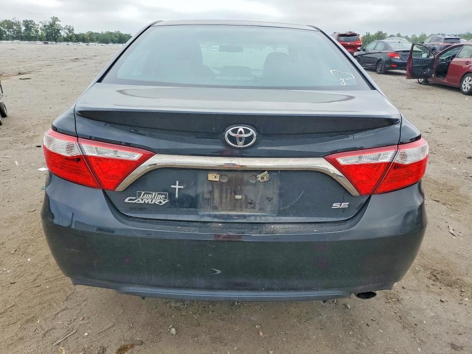 2017 TOYOTA CAMRY SE 6