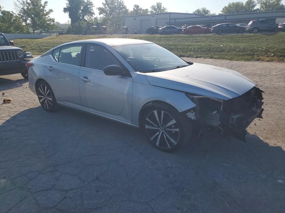 2022 NISSAN ALTIMA SR 4