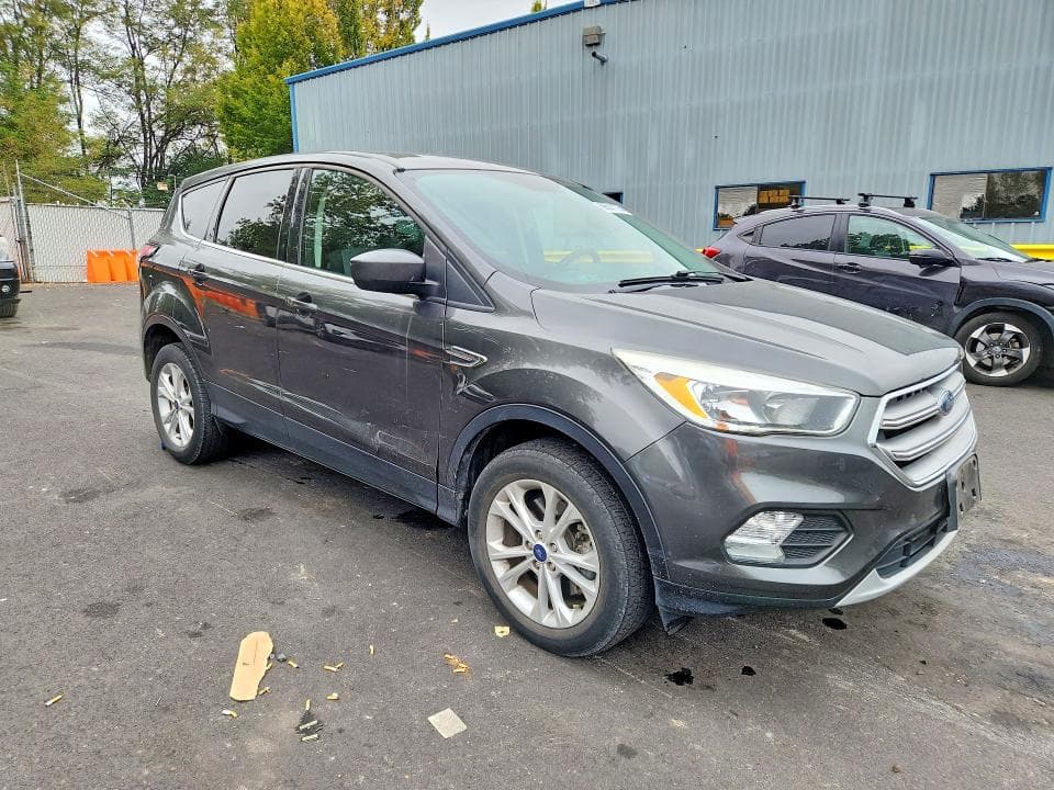 2017 FORD ESCAPE SE 4