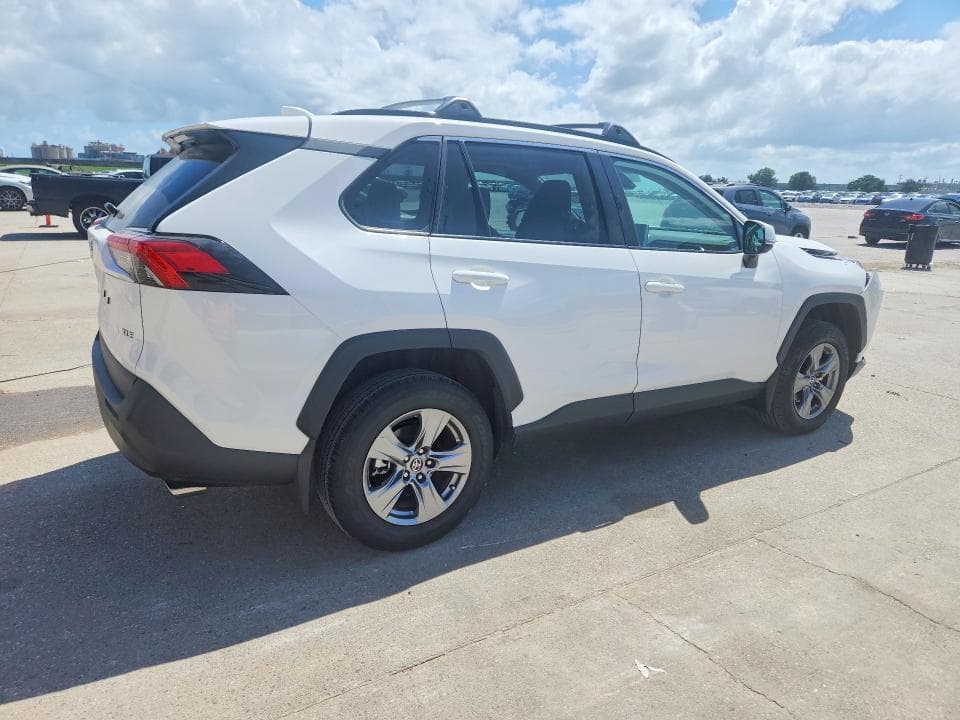 2024 TOYOTA RAV4 XLE 3