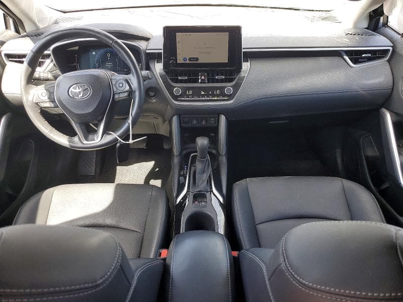 2024 TOYOTA COROLLA CROSS XLE 8