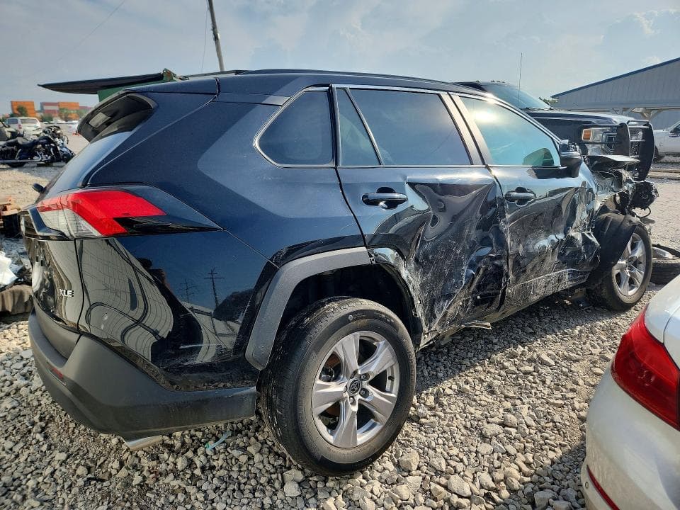 2025 TOYOTA RAV4 XLE 3