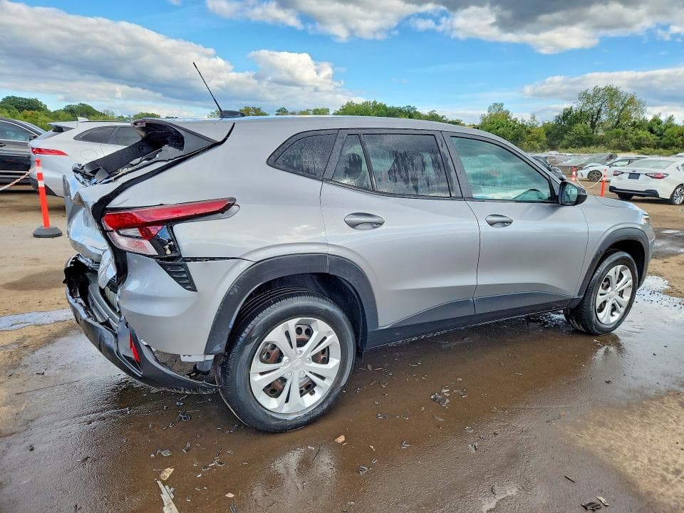 2024 CHEVROLET TRAX LS 3