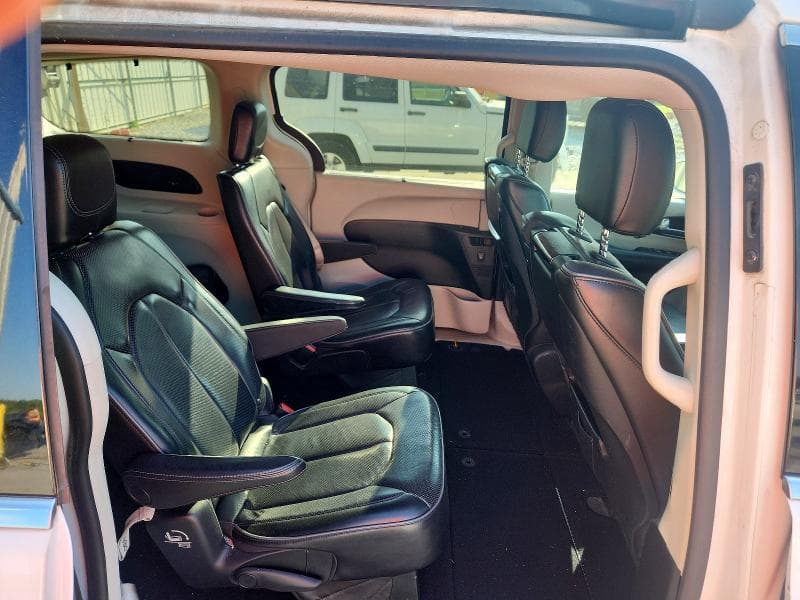 2018 CHRYSLER PACIFICA LIMITED 11