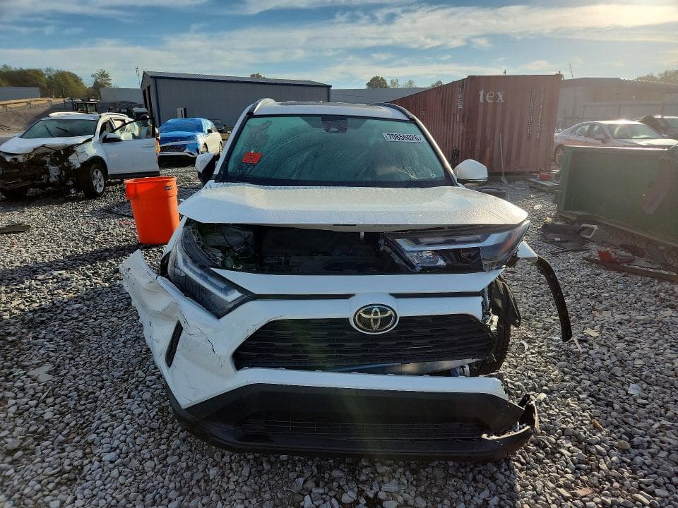 2024 TOYOTA RAV4 XLE 5