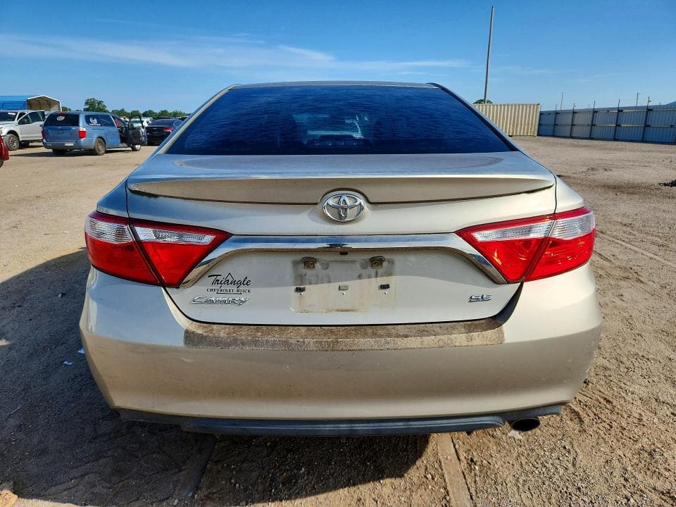 2017 TOYOTA CAMRY SE 6