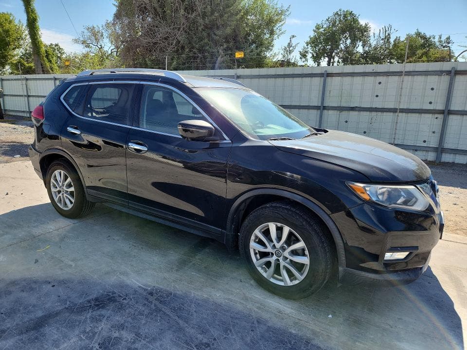 2017 NISSAN ROGUE SV 4