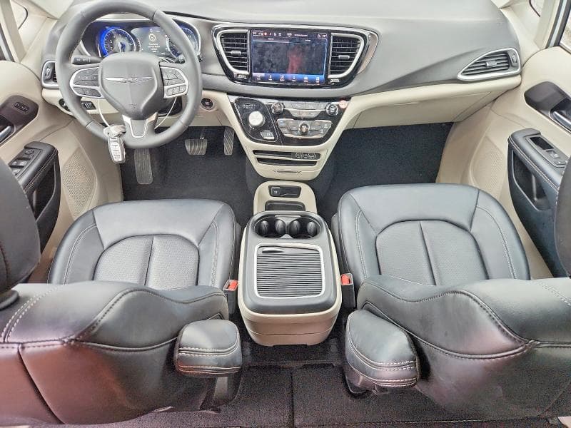 2024 CHRYSLER PACIFICA TOURING L 8