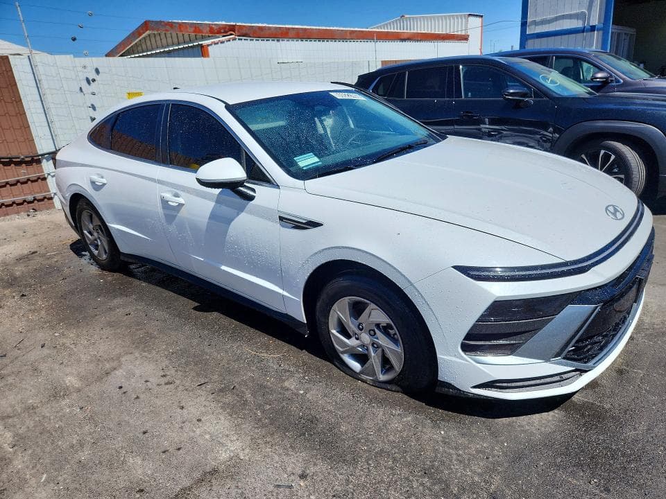 2025 HYUNDAI SONATA SE 4