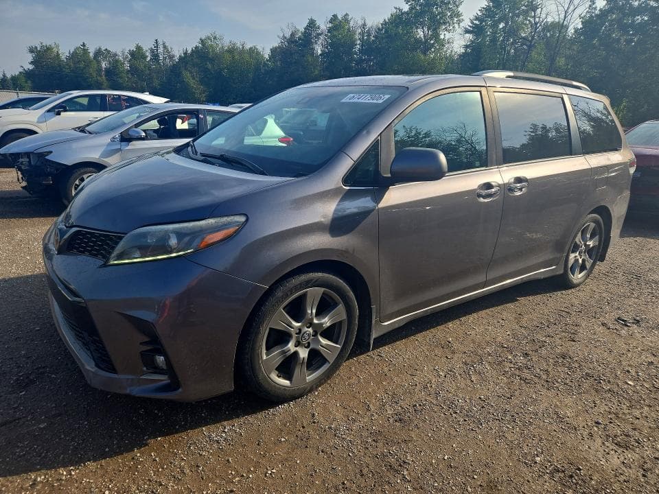 2018 TOYOTA SIENNA SE