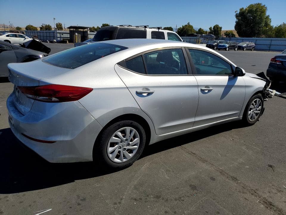 2018 HYUNDAI ELANTRA SE 3