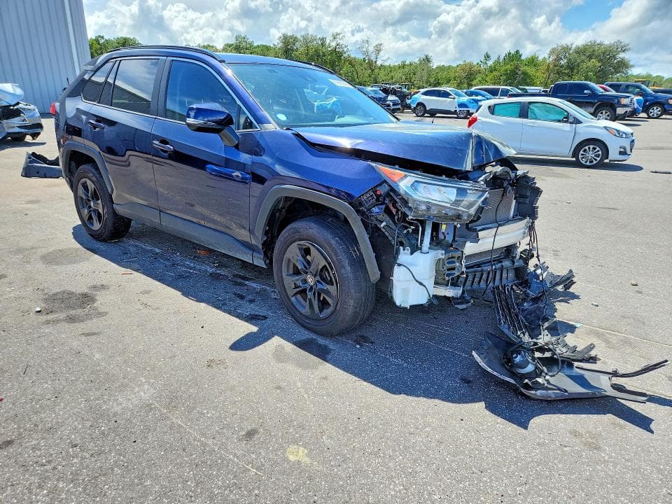 2021 TOYOTA RAV4 XLE 4