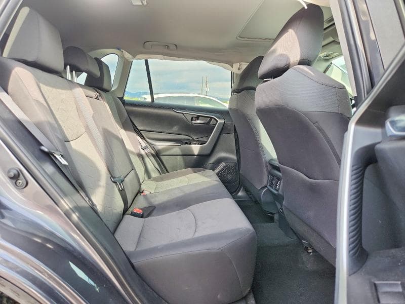 2020 TOYOTA RAV4 XLE 11