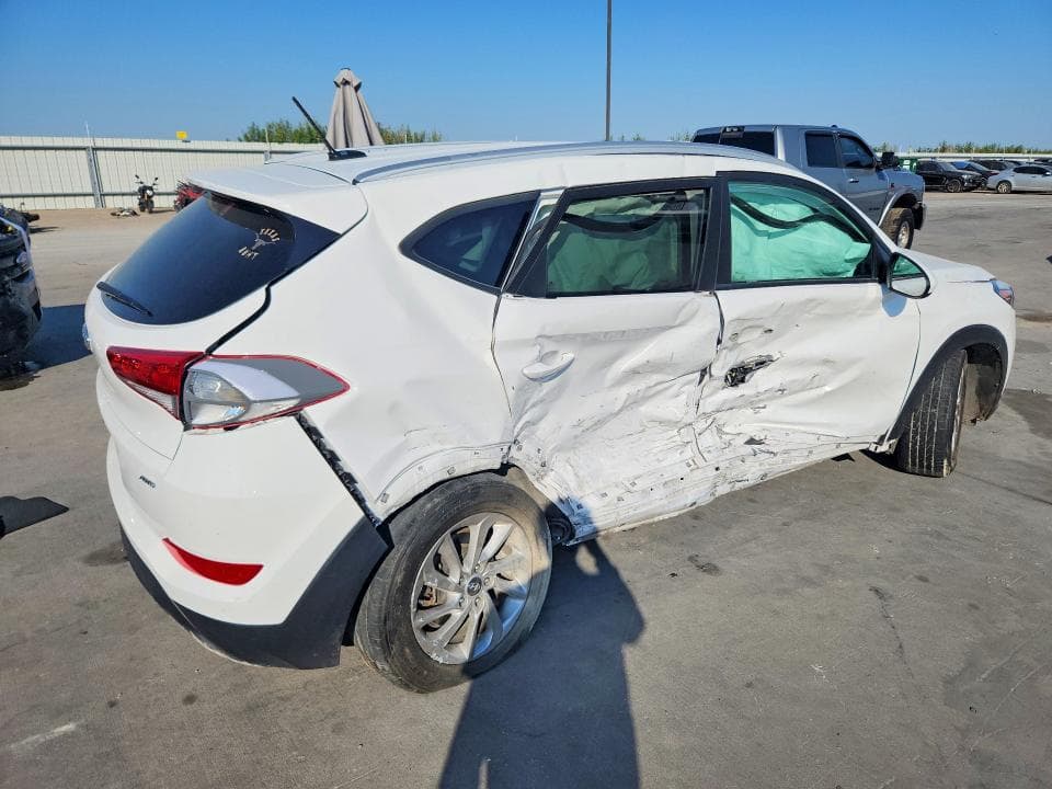 2017 HYUNDAI TUCSON SE 3