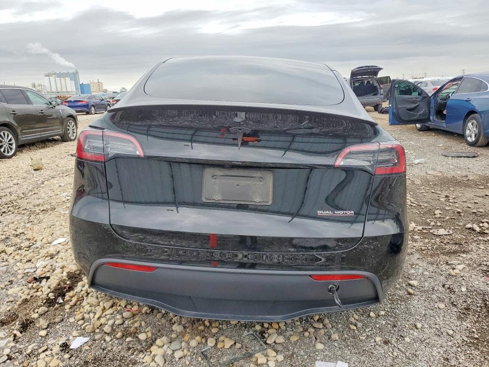 2024 TESLA MODEL Y 6
