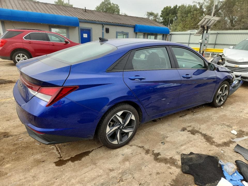 2023 HYUNDAI ELANTRA SEL 3