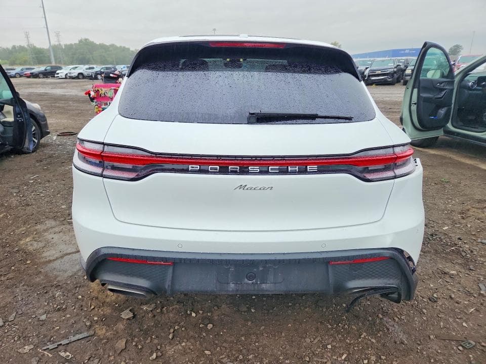 2025 PORSCHE MACAN BASE 6