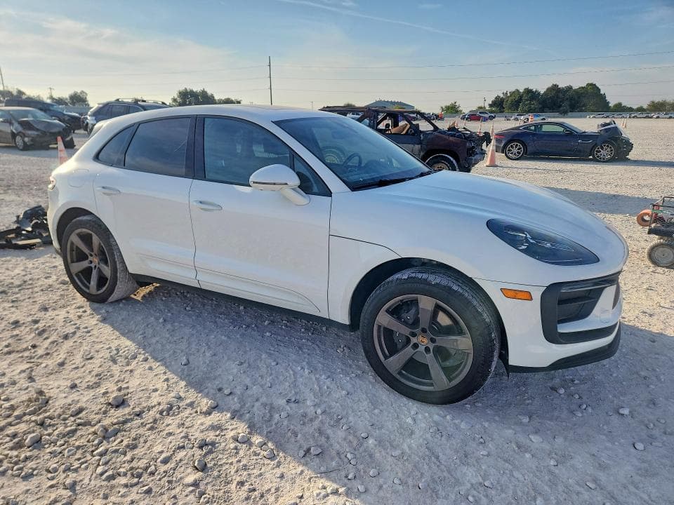 2025 PORSCHE MACAN BASE 4