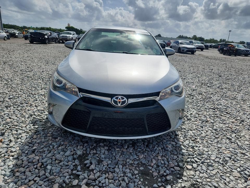 2017 TOYOTA CAMRY SE 5