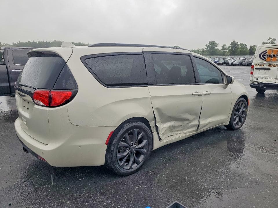 2019 CHRYSLER PACIFICA TOURING L 3