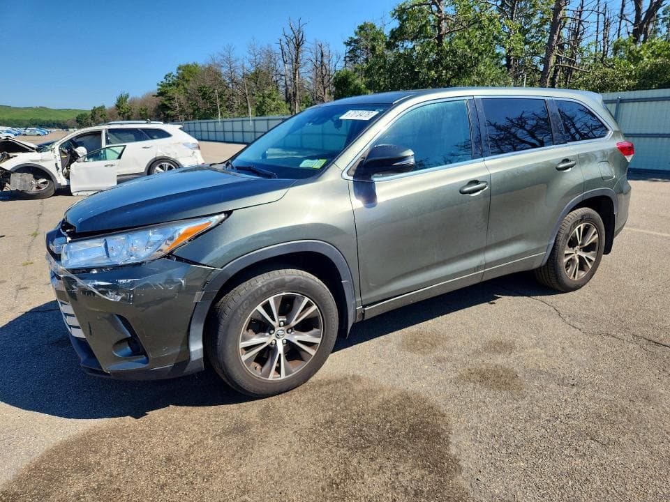 2017 TOYOTA HIGHLANDER LE - 1