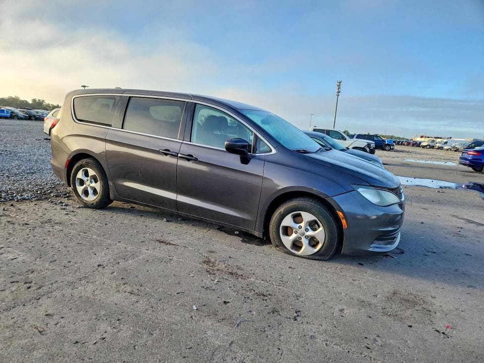 2017 CHRYSLER PACIFICA LX 4