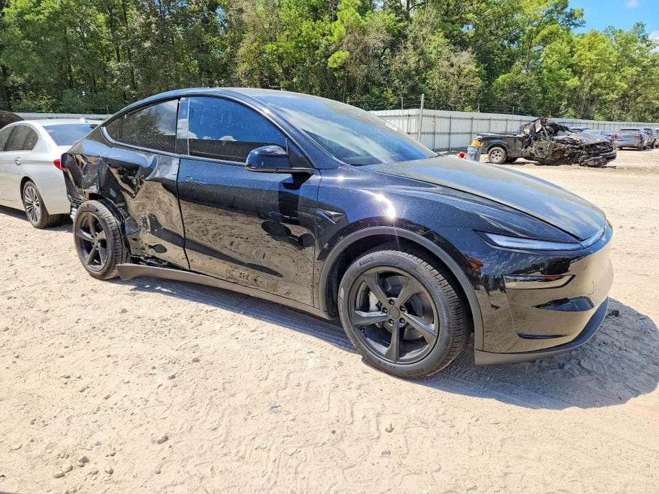2026 TESLA MODEL Y 4