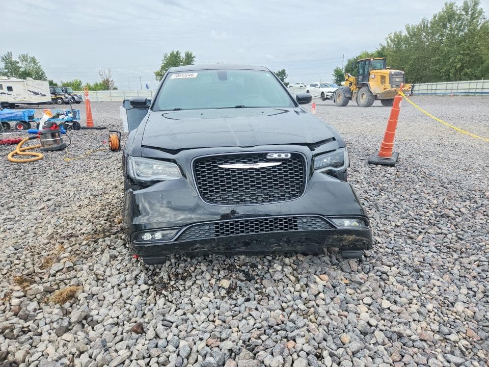 2017 CHRYSLER 300 S 5