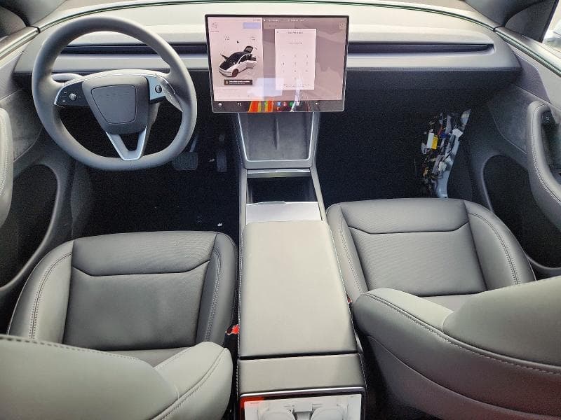 2026 TESLA MODEL Y 8