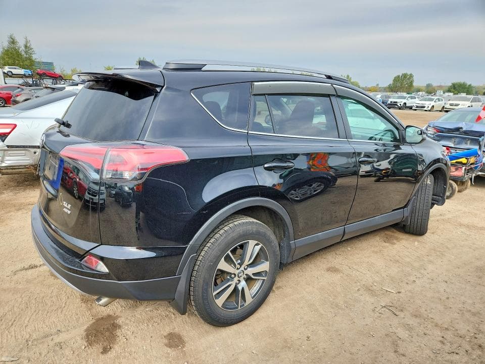 2018 TOYOTA RAV4 XLE 3