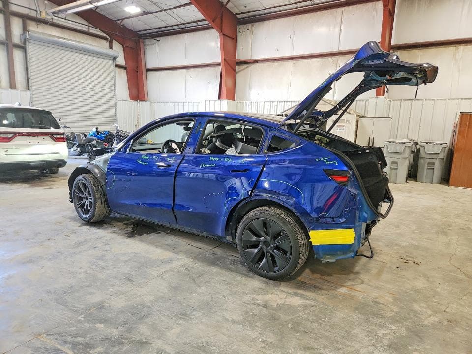 2025 TESLA MODEL Y 2