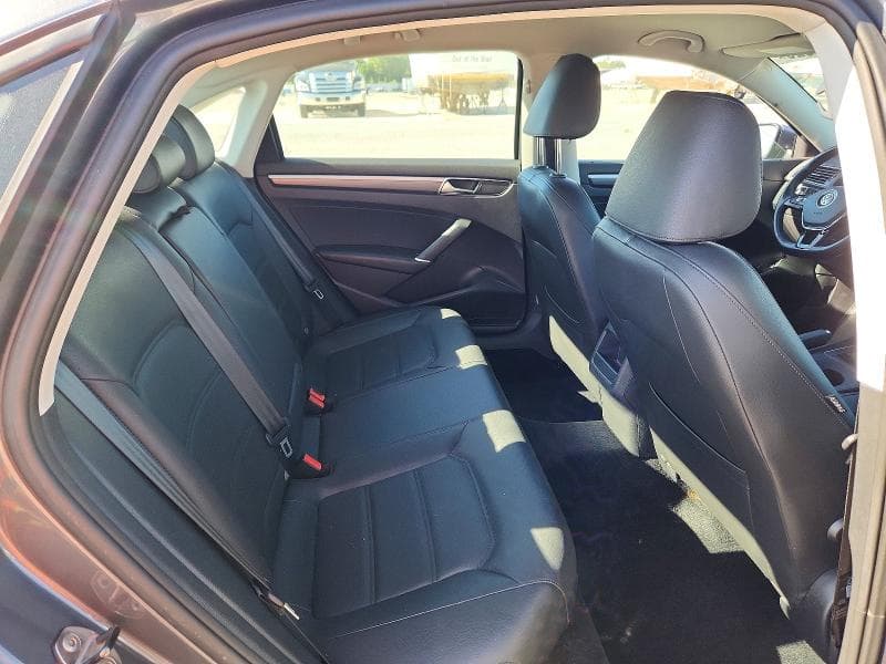 2018 VOLKSWAGEN PASSAT S 10