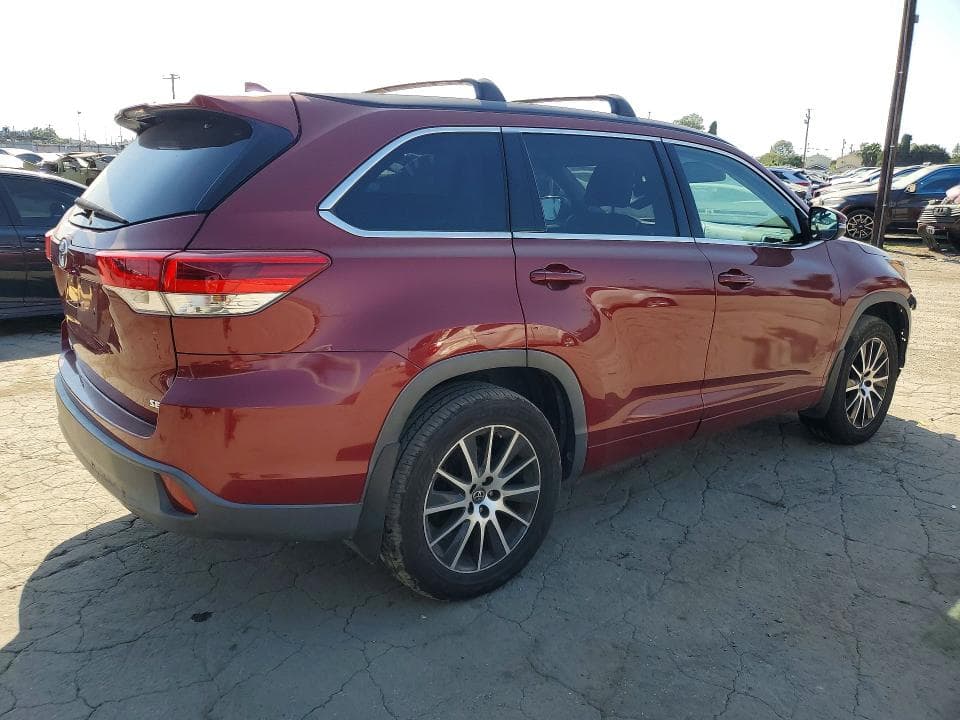 2018 TOYOTA HIGHLANDER SE 3