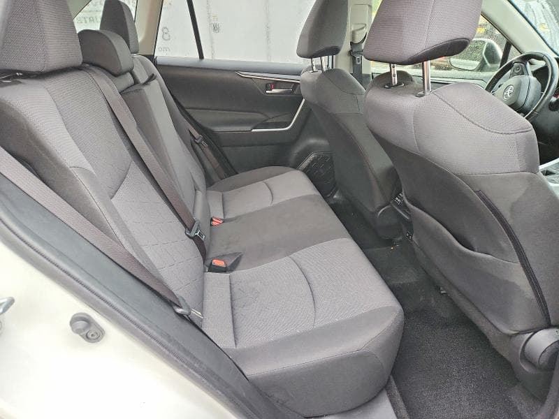 2019 TOYOTA RAV4 XLE 11