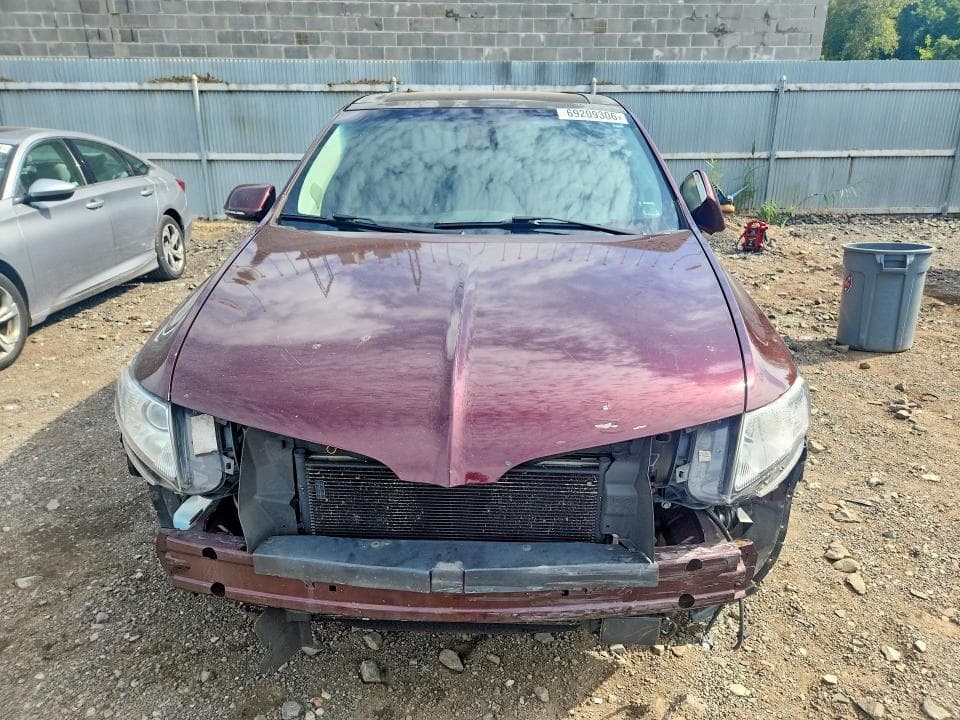 2019 LINCOLN MKT 5