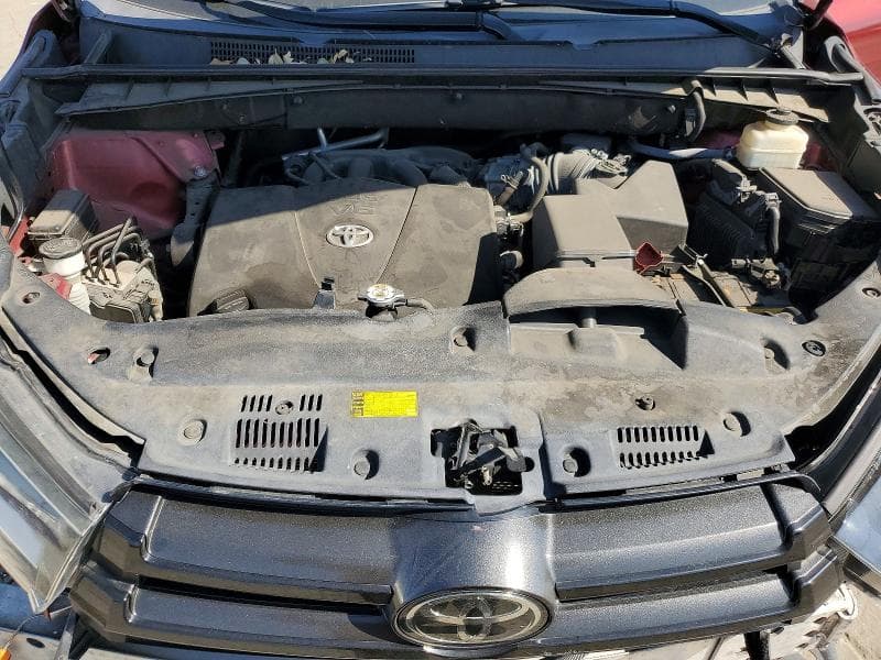 2018 TOYOTA HIGHLANDER SE 12